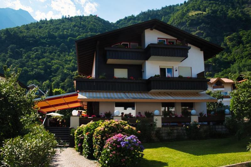 Bed and Breakfast Cafe Rudi Living Парчинес Экстерьер фото