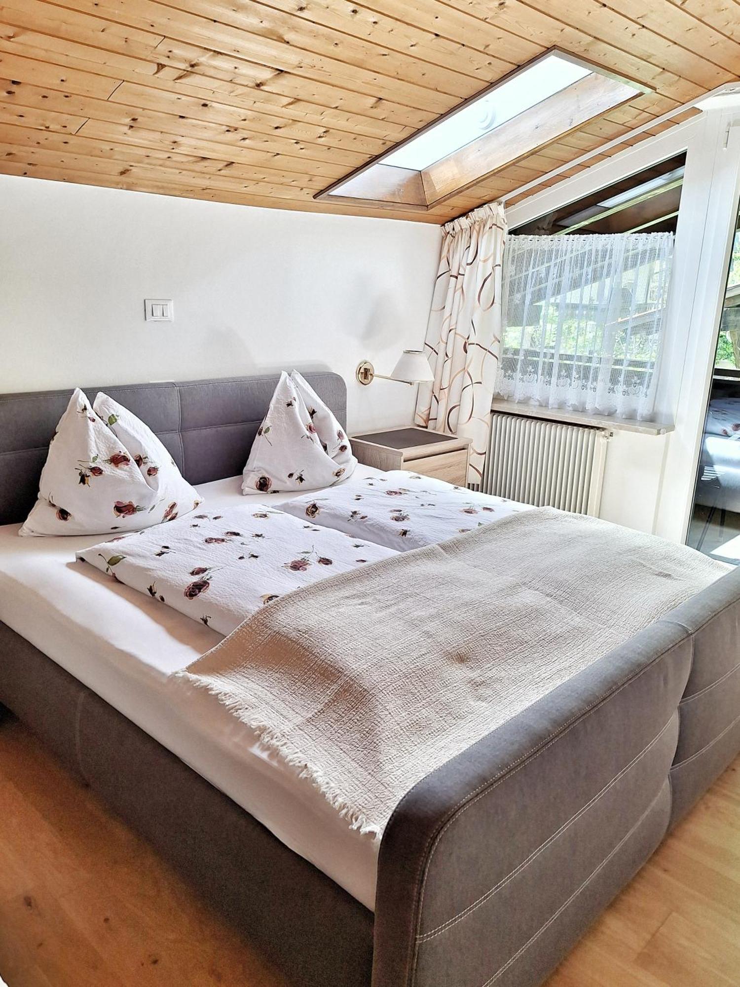 Bed and Breakfast Cafe Rudi Living Парчинес Экстерьер фото