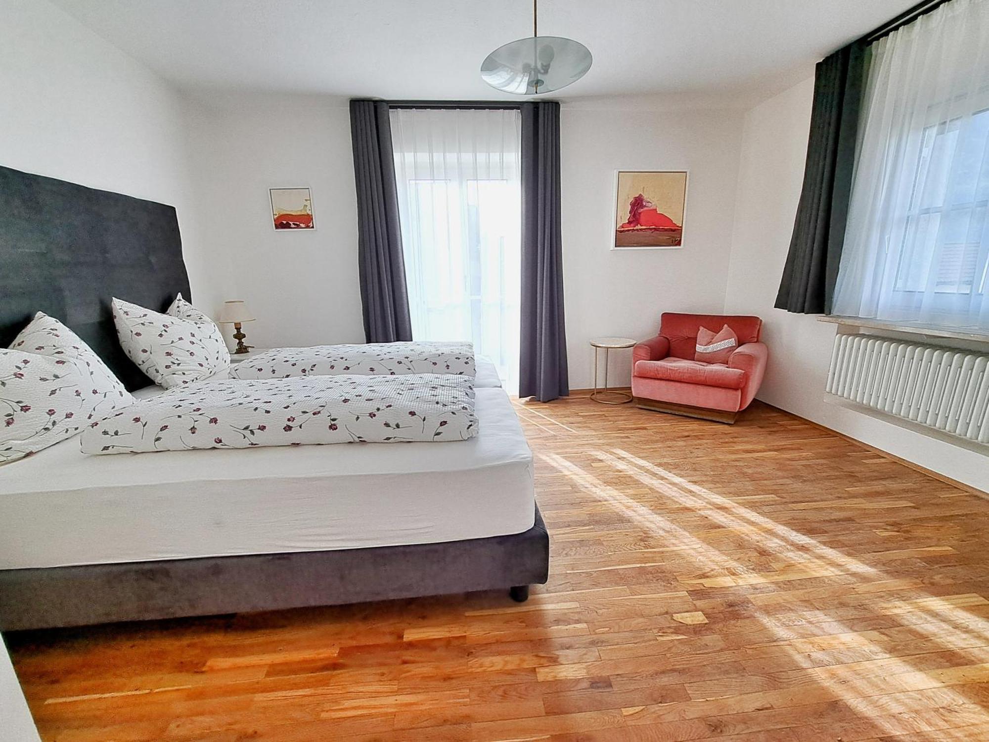 Bed and Breakfast Cafe Rudi Living Парчинес Экстерьер фото
