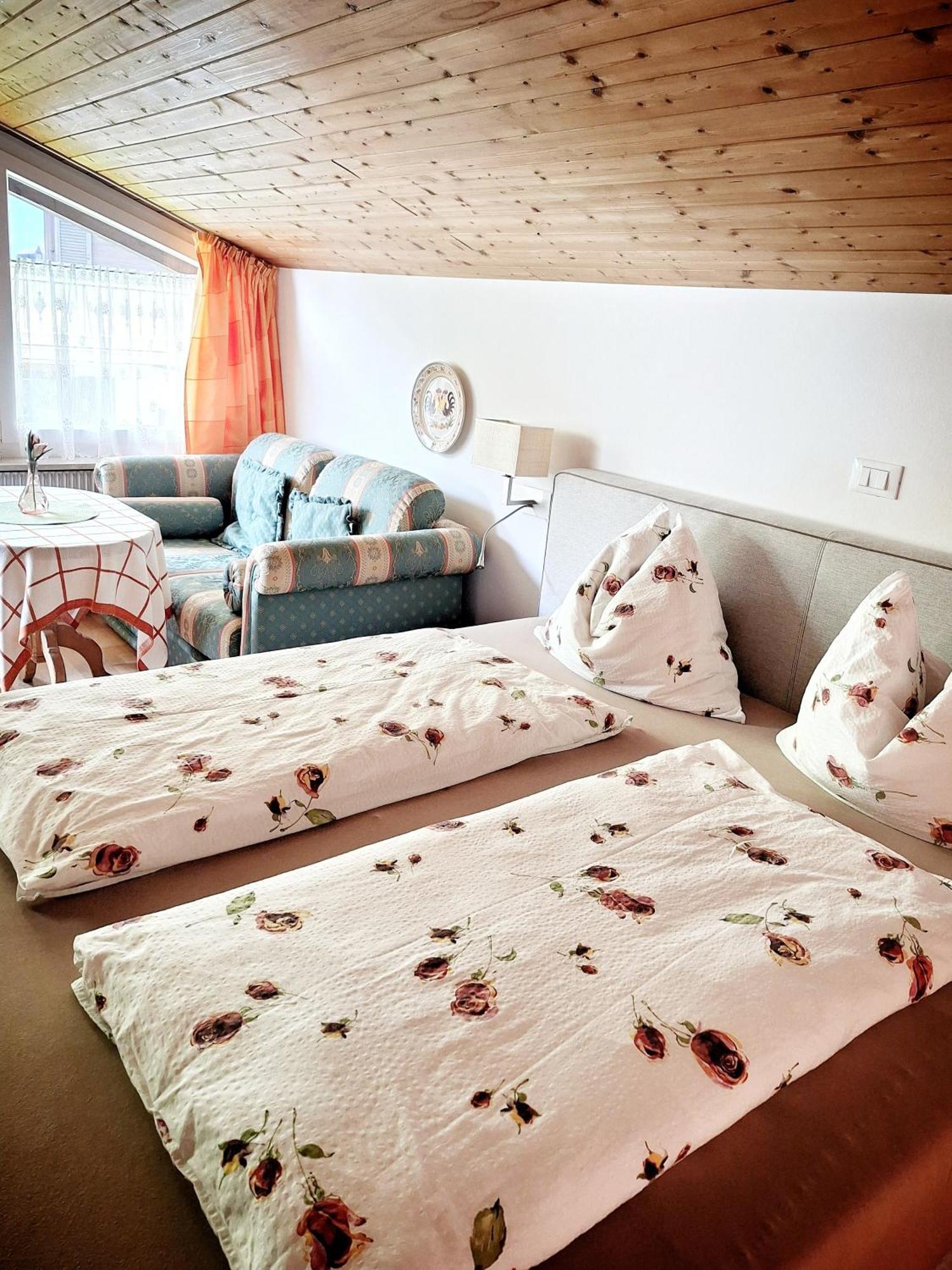 Bed and Breakfast Cafe Rudi Living Парчинес Экстерьер фото